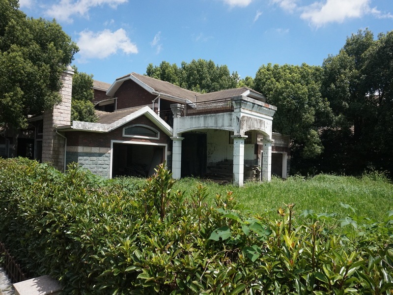 松江区泗泾镇泗陈公路888弄5号全幢佘山银湖别墅42958㎡1291万1118流