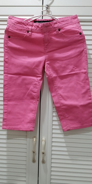 美特斯邦威粉色七分裤，155码的，全新。30元。