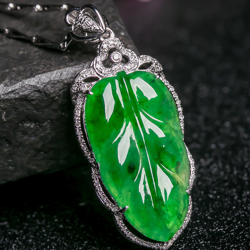 18k白金满钻镶嵌冰种翡翠树叶吊坠(含银链)6.37g