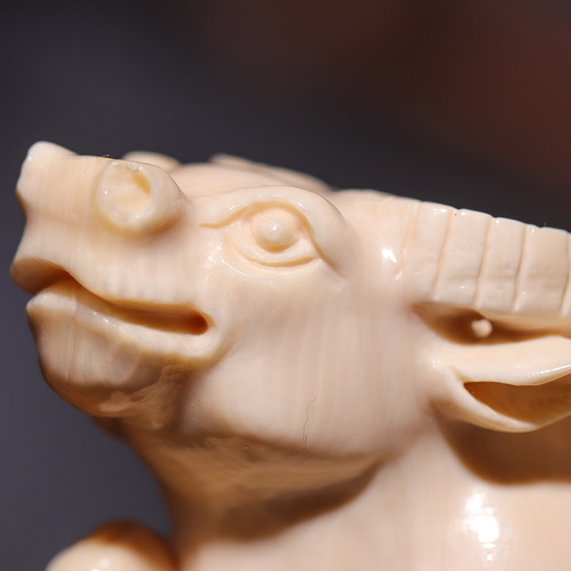 【视频看货】猛犸牙雕 大师手雕牛小摆件 手把玩件