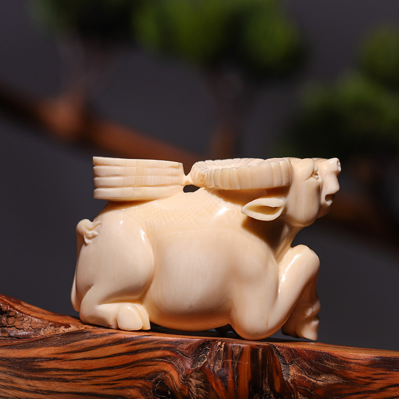 【视频看货】猛犸牙雕 大师手雕牛小摆件 手把玩件