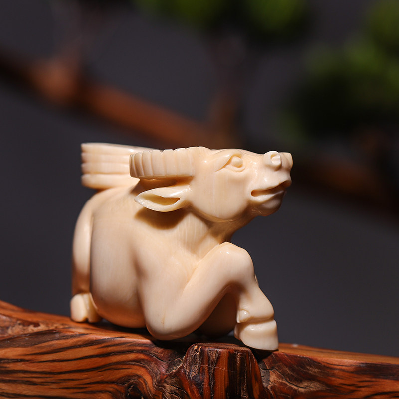 【视频看货】猛犸牙雕 大师手雕牛小摆件 手把玩件