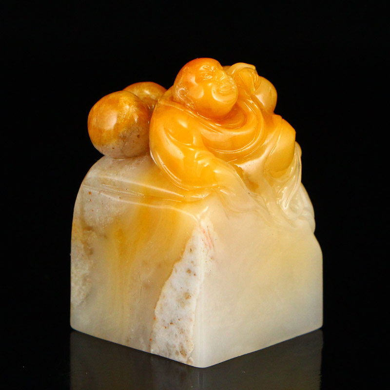 寿山石精雕俏色开心弥勒佛印章摆件