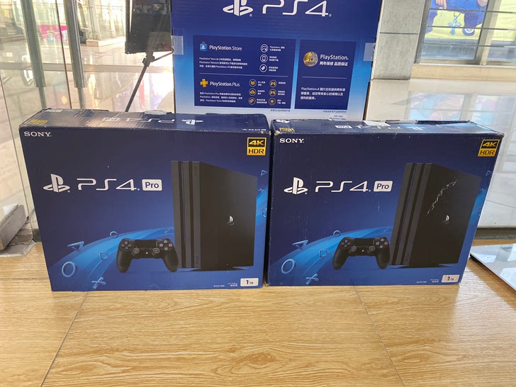 国行ps4pro黑色1T，包装破损，机器全新，1年质保