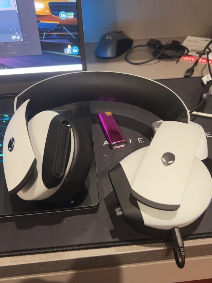 外星人aw510h无线蓝牙耳机虚拟71声道1000元左右送老婆娱乐礼物