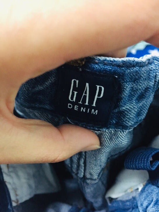 GAP牛仔裤一次都没有穿过。