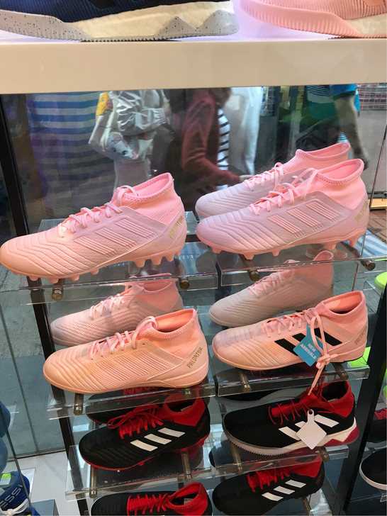 adidas阿迪達斯新款足球鞋