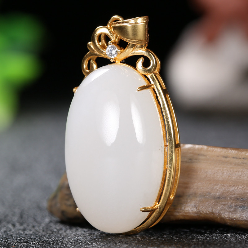 和田玉羊脂白玉18k金镶嵌吊坠6.7801克