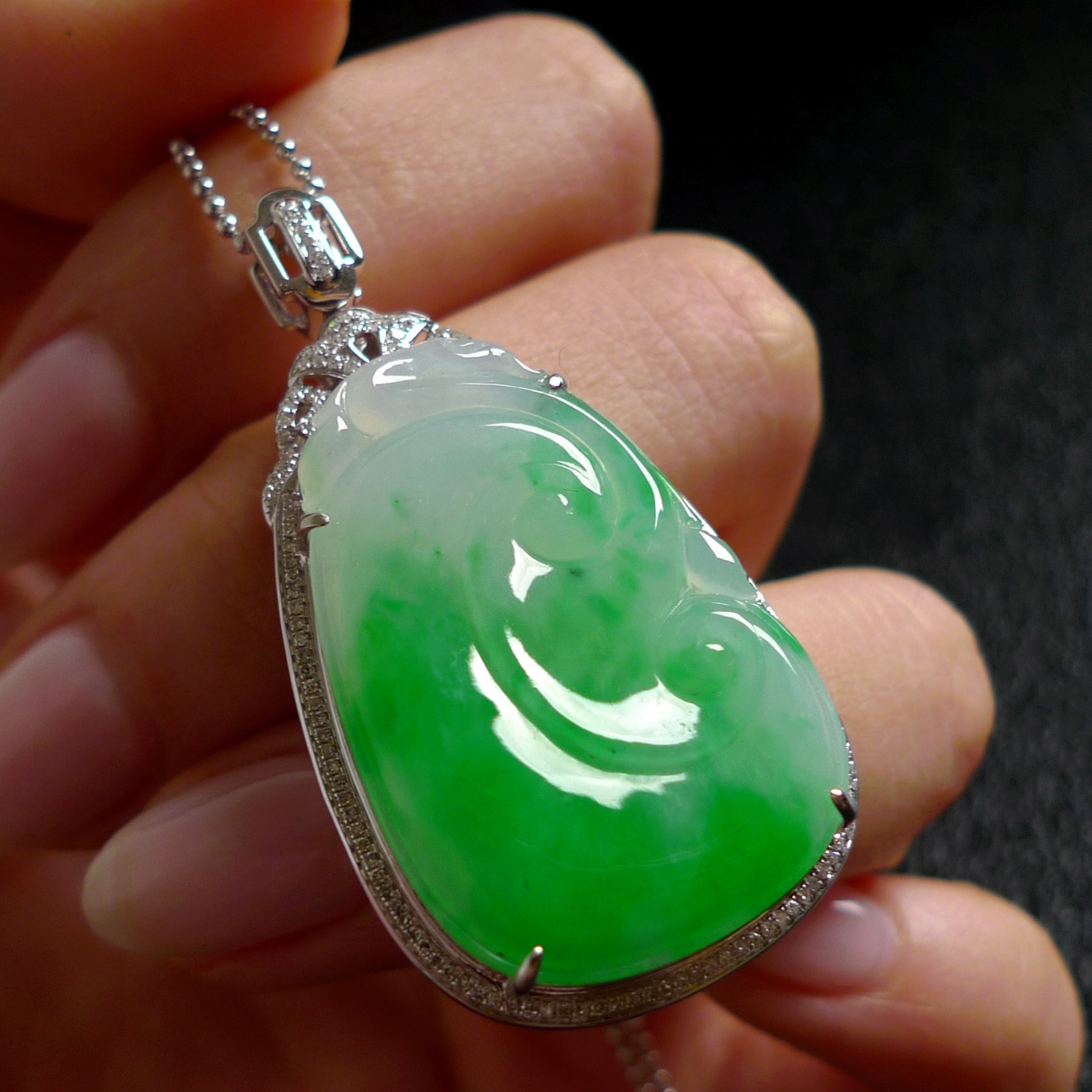 【品质臻品】18k金伴钻石镶翠阳绿缅甸a货翡翠大如意吊坠 11.57g