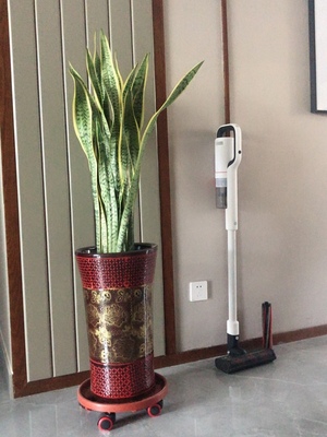 小狗吸尘器是哪个厂家生产的，质量靠得住吗？声音大吗？