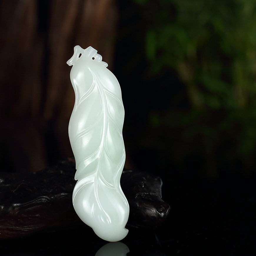 【大业有成】苏州名家仝杰作品和田玉白玉翠青挂件-苏州玉雕馆 w