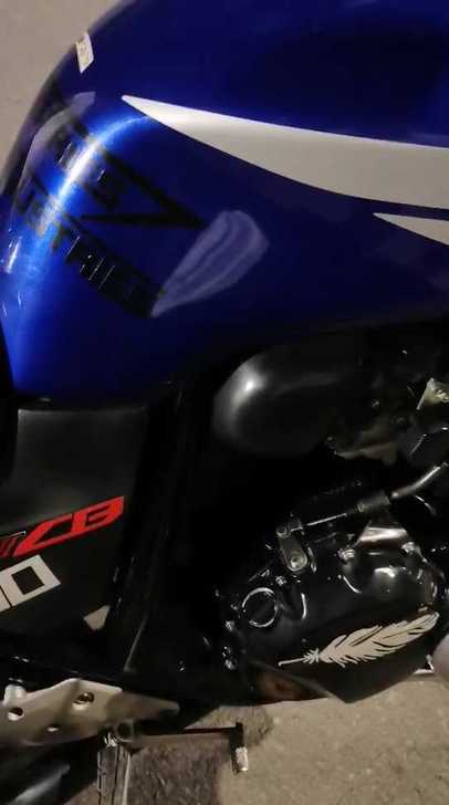 cb400三代，整车原版原漆，改装天使眼大灯和后视镜，防摔离