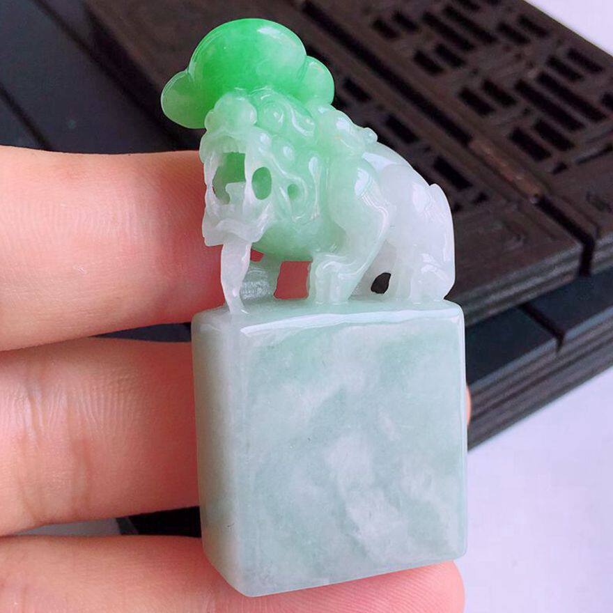 【百茂珠宝】天然缅甸a货翡翠 莹润飘绿招财貔貅印章41.39g