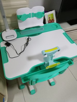 我们有话说:生活诚品儿童书桌和爱果乐哪个质量好?良心对比