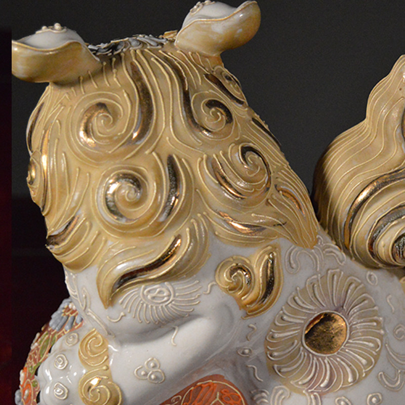 九谷烧白色彩釉狮子