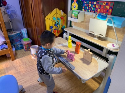 入手说说使用浩轩宜家儿童学习桌怎么样?是什么档次?