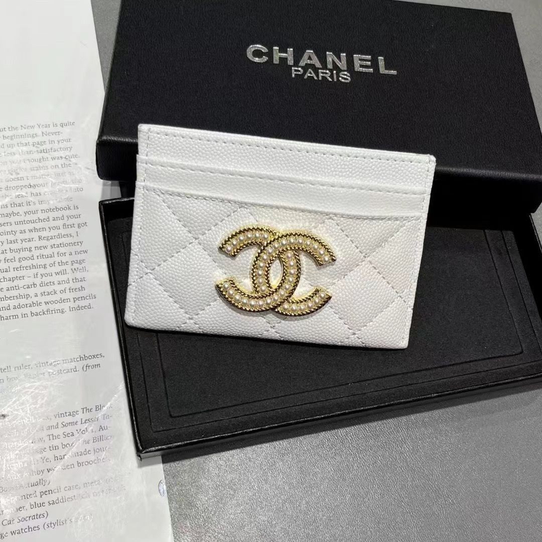 全新香家卡包菱格小羊皮材质。经典菱格纹配精致logo