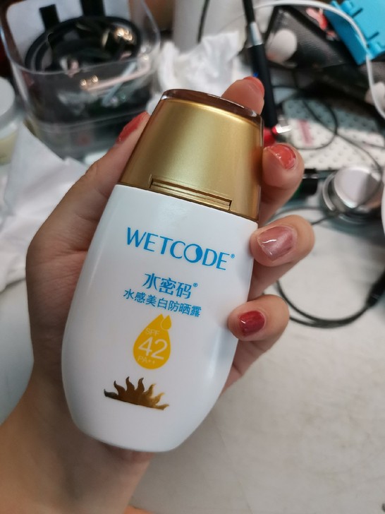 旗舰店购入水密码防晒露，40g，SPF42，包邮