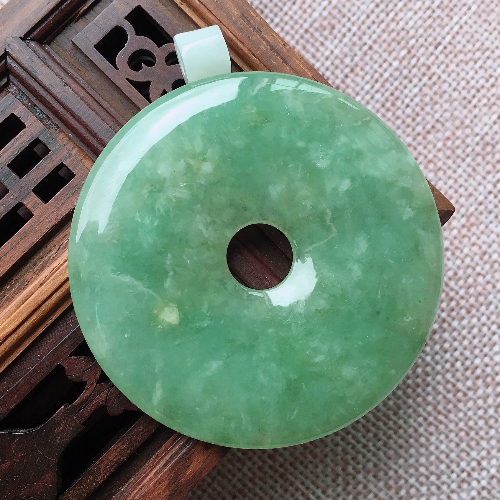 【平平安安】缅甸a货天然翡翠老坑冰糯种平安扣玉吊坠拍卖31.53g