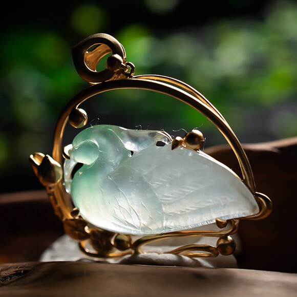 拍卖翡翠玉正品带证翡翠冰种18k伴红宝石镶嵌天鹅吊坠挂件5.19g