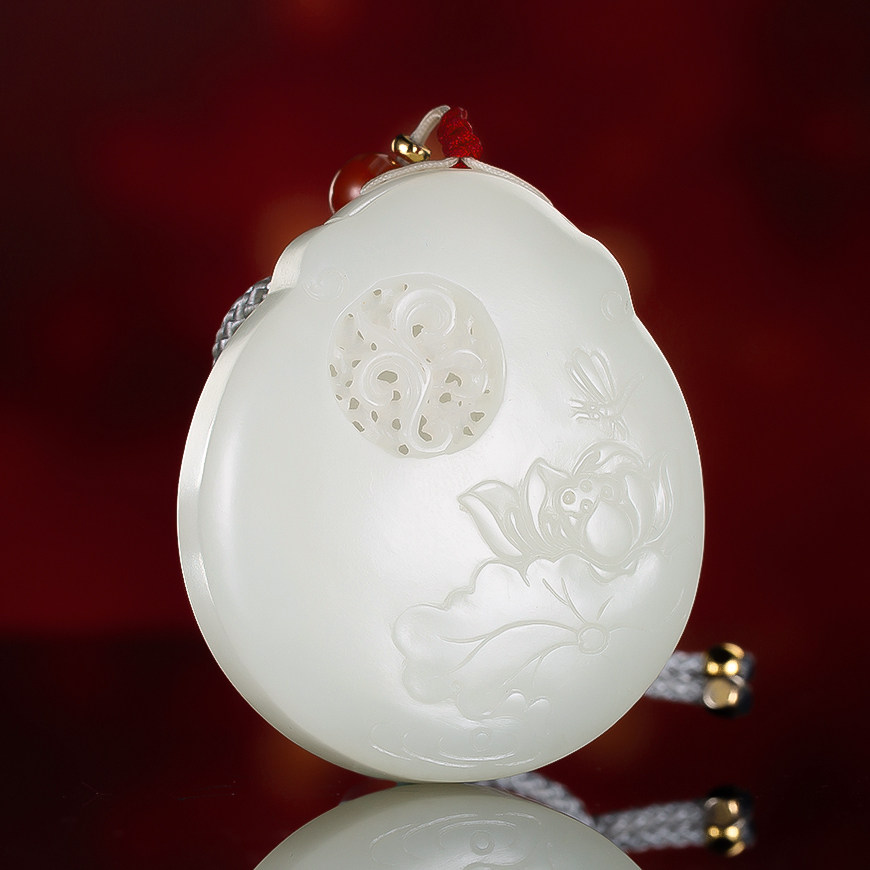 苏州玉雕馆新疆和田玉镂空雅致莲花一品清廉香囊25克男女款吊坠g2