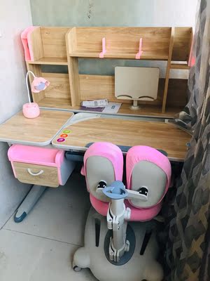 爸妈点评:西昊儿童学习桌写字桌怎么样?学习桌有气味吗?