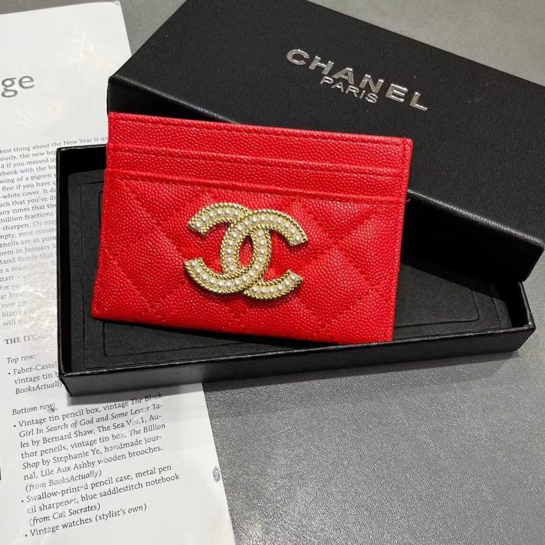 全新香家卡包菱格小羊皮材质。经典菱格纹配精致logo