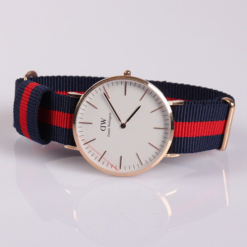 28【99新 未使用】dw丹尼尔-惠灵顿dw手表40mm时尚大方男表