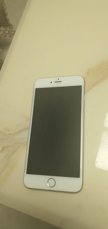 Apple/苹果iPhone6plus，64G内存。通用版