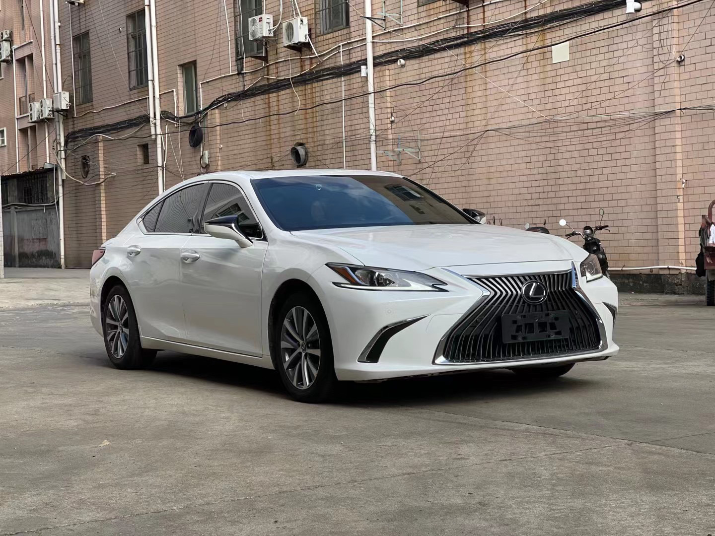 18年11月豪华版雷克萨斯es200h一手车原版车况带