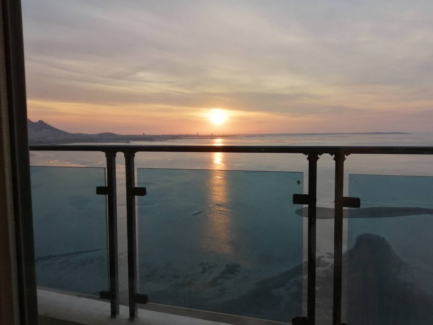 碧海鹏城一线海景房，面朝大海，背靠赤山风景区