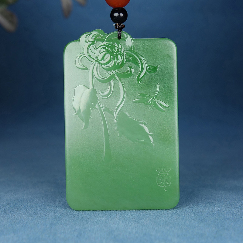 王朝安玉雕工作室 【官居一品】王朝安工作室和田玉碧玉菊花牌子挂件