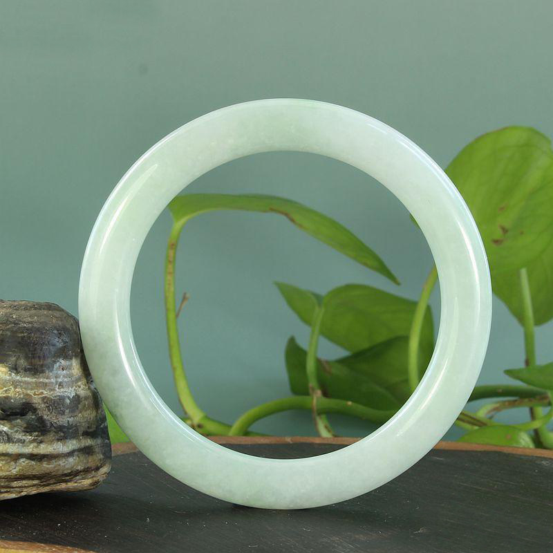 mg老翡翠 冰糯种淡绿飘正阳绿老翡翠手镯子 金槌宝成拍卖c1898