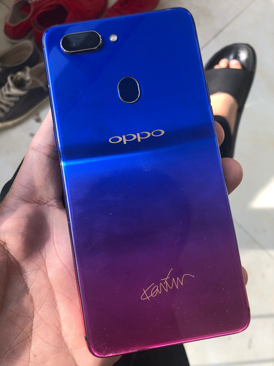 OppoR15梦境联名版，超级好用不卡，电池很耐用送原装充