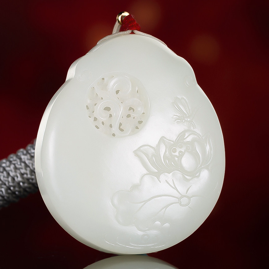 苏州玉雕馆新疆和田玉镂空雅致莲花一品清廉香囊25克男女款吊坠g2