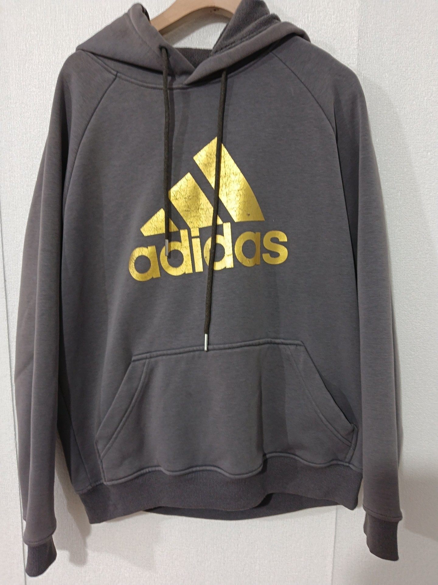 阿迪达斯灰色连帽卫衣包邮，