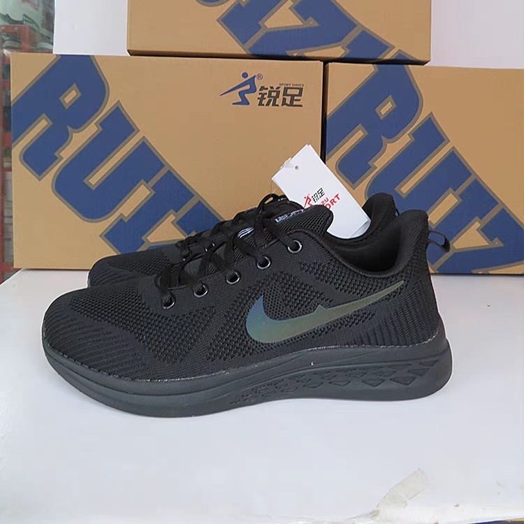 Nike's sneakers, men's sneakers, and they're so light-hearted.