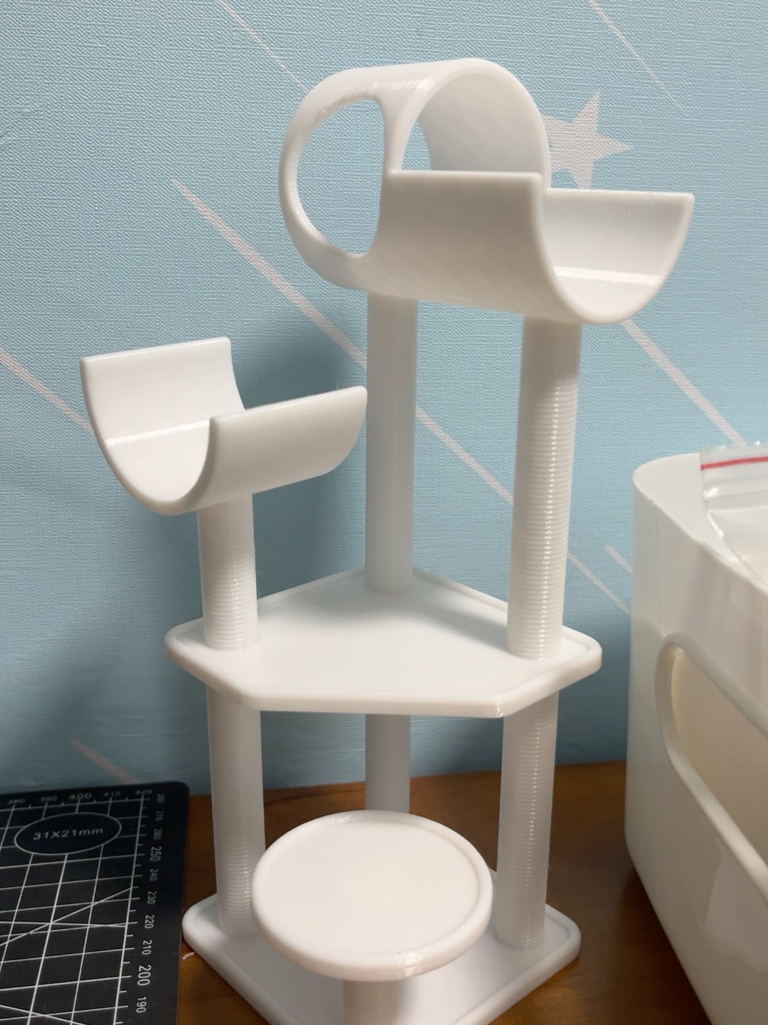 Vue d'assemblage du cadre d'escalade miniature pour chat