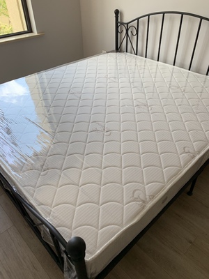 评测点评【难选择】爱舒和斯林百兰床垫哪个好,哪个牌子比较大?