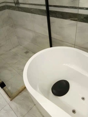 发帖和大家咨询下，果敢蛋形亚克力独立式简约浴缸好用吗?