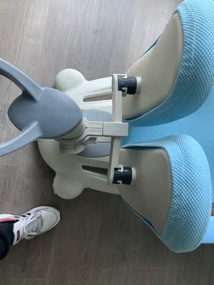 想给孩子买一款香奈雅轩儿童书桌怎么样？质量好不好？