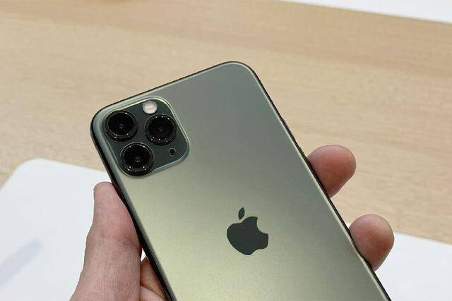 iphone11绿色，贱卖，美版卡贴机，一个几乎全新的