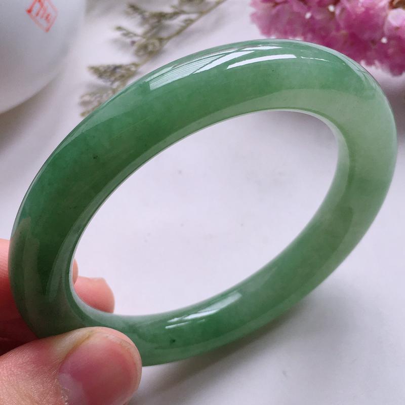 缅甸玉镯翡翠56mma货拍卖带证书 老坑种满色果绿圆条手镯65.58g