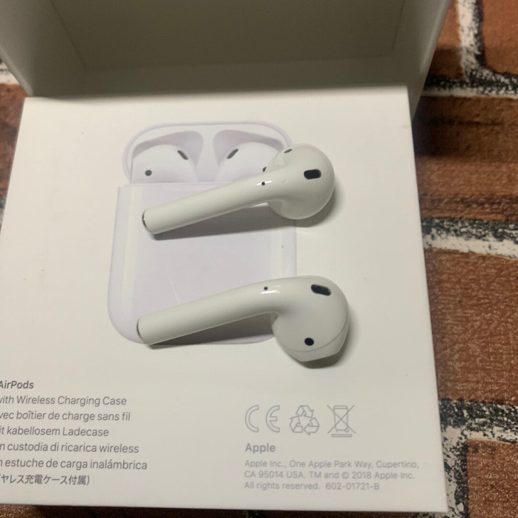 ?AirPods2无线充电未刻字刚出买的壳比