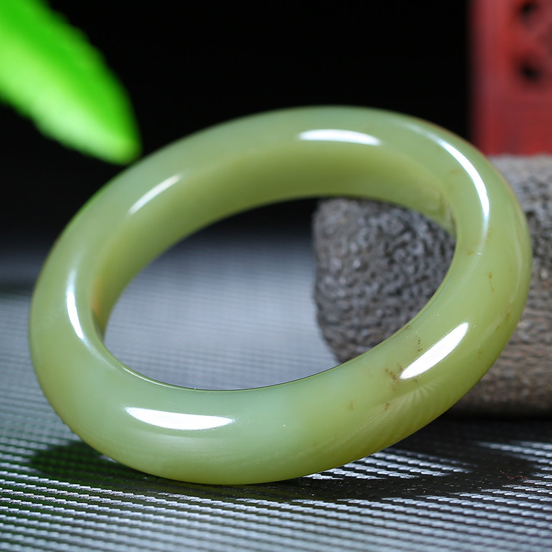 寓意【富贵圆满】新疆和田玉老坑料青白女款手镯 91.78克内径58mm