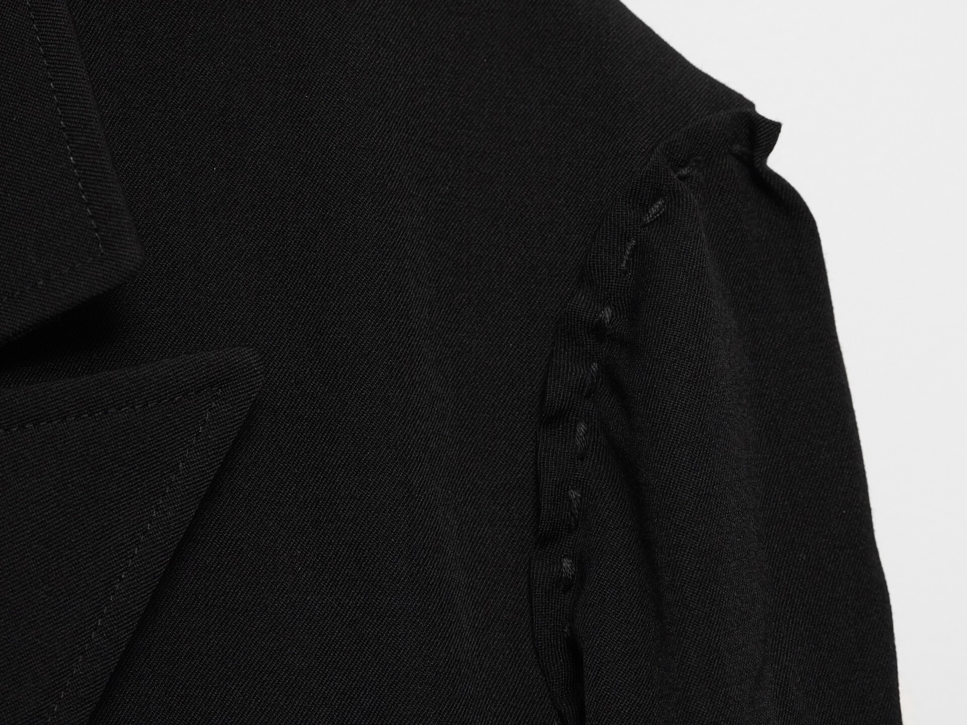 Yohji Yamamoto 2017AW Embroidered Hand-Sewn Coat — label