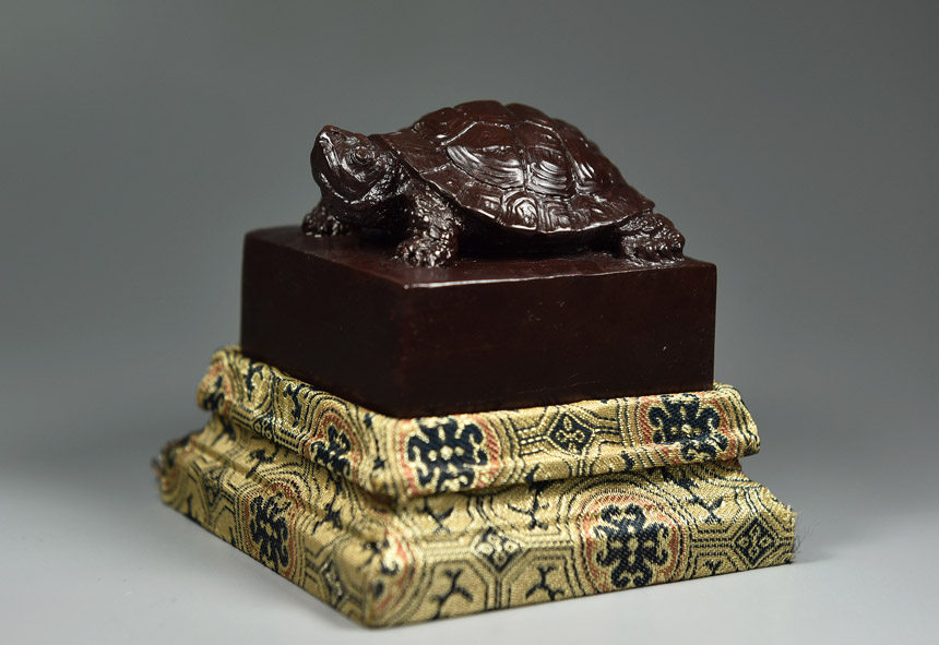 【视频看货】寿山石月尾紫《龟钮》印章 材大霸气 收藏精品