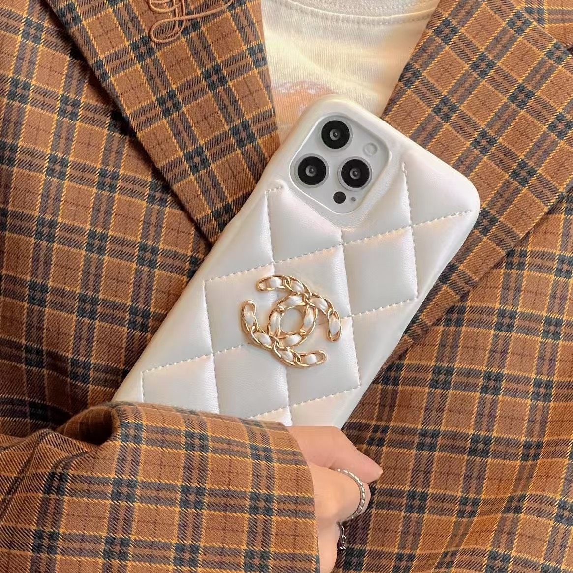 香奈儿手机壳 实拍 大牌原厂设计官网外观1：1