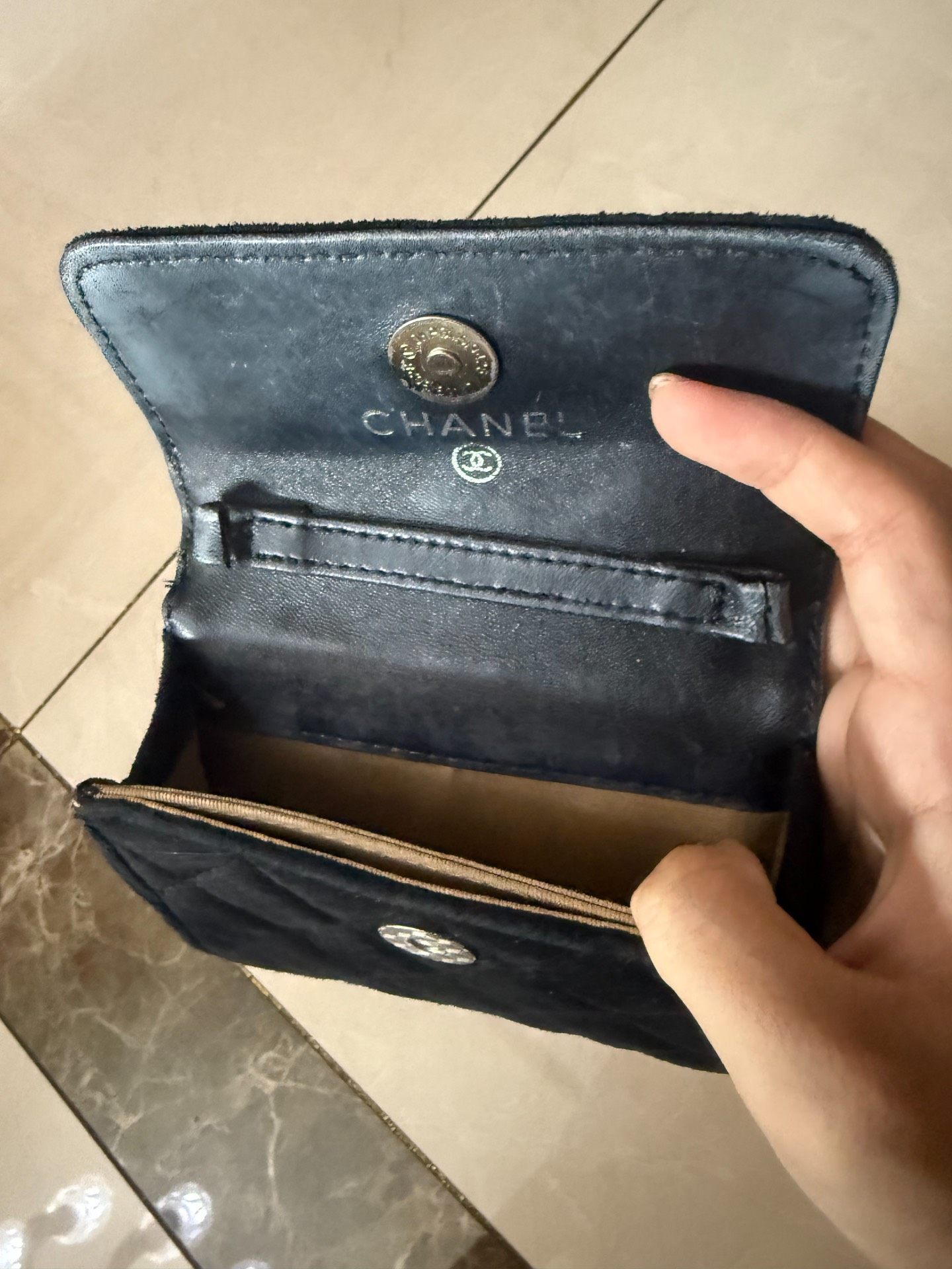 ​香奈儿黑色丝绒小包，经典双C扣设计