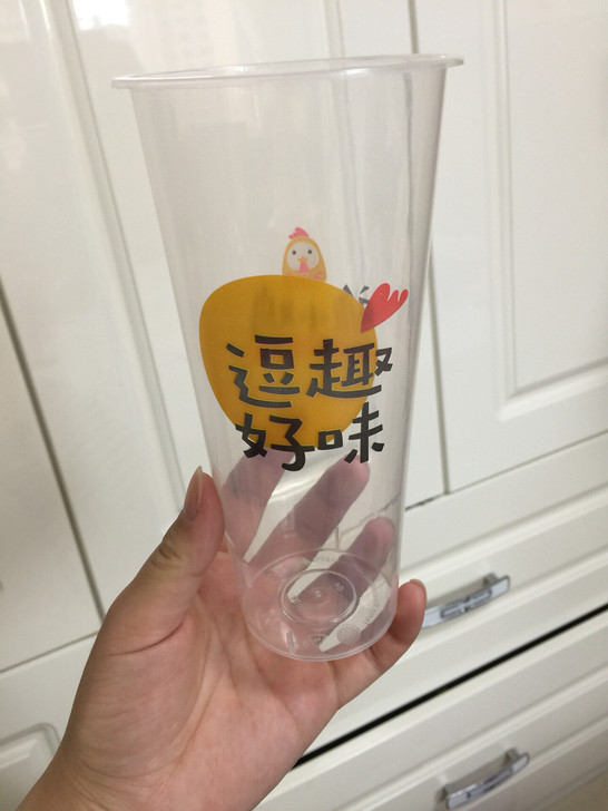 奶茶杯，吸管打折处理带脆小鸡logo